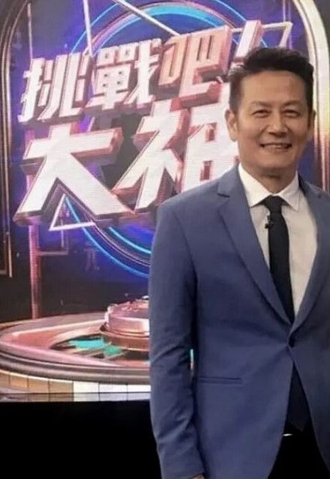 性爱那点事按摩店勾搭两个骚女技师玩双飞黑丝制服诱惑淫声荡语 - 小乳头
