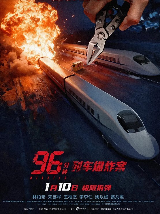破解家庭网络摄像头偷拍玩具发烧友小哥中午和媳妇在客厅啪啪 - 小乳头