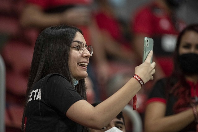 外界更加看 外界更加看